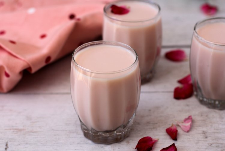 Aloo-Bukhara-Milkshake